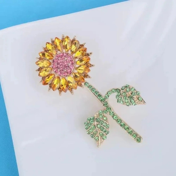 VQ Sunflower Brooch - Picture 2 of 6